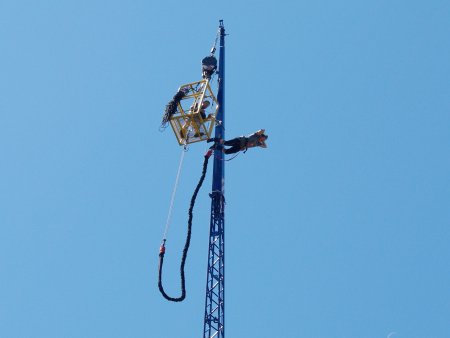 Bungee jumping z jeřábu v Ostravě