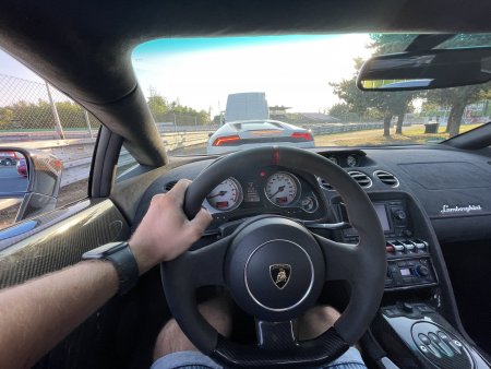 Lamborghini na velkém okruhu