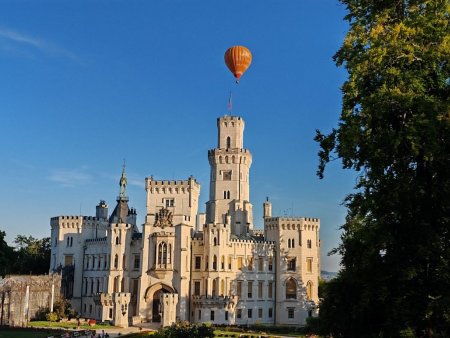 Let balónem  zámek Hluboká