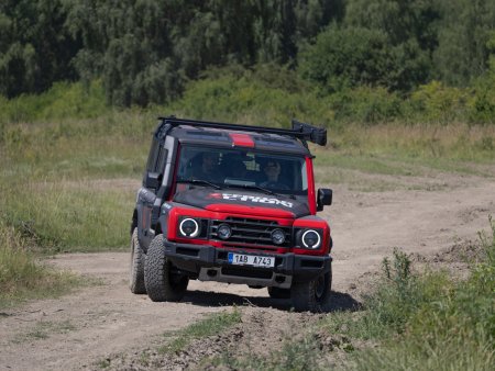 Offroad pro děti – řízení auta na tankodromu