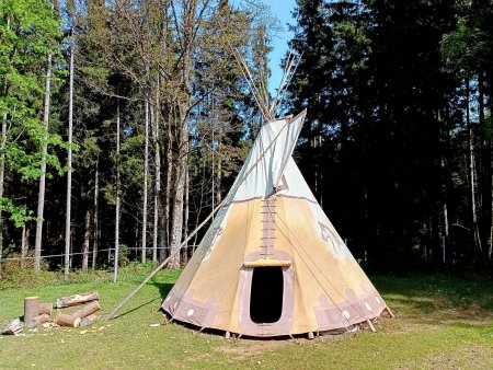 Pobyt v týpí na Šumavě