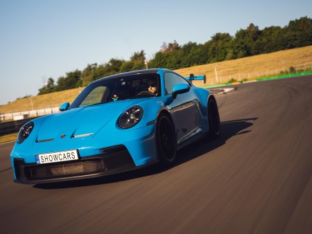 Jízda Porsche na velkém okruhu