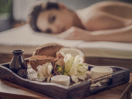 Masáž kokosovým olejem