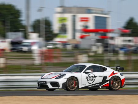 Polygon Hradec Králové v Porsche